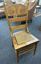 Load image into Gallery viewer, Table