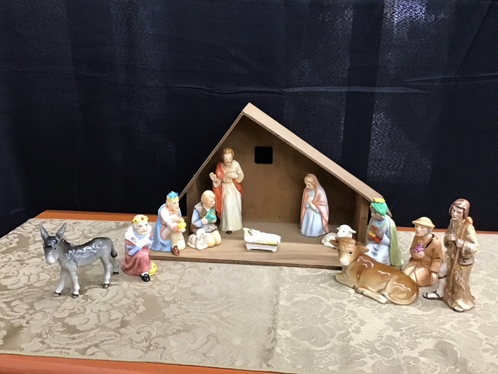 Hummel Holiday Decor