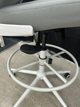 Load image into Gallery viewer, desk chair
