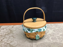 Load image into Gallery viewer, Longaberger Basket

