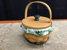 Load image into Gallery viewer, Longaberger Basket
