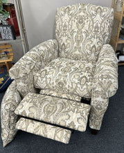 Load image into Gallery viewer, Recliner
