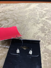 Load image into Gallery viewer, Earrings
