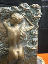 Load image into Gallery viewer, Sculpture
