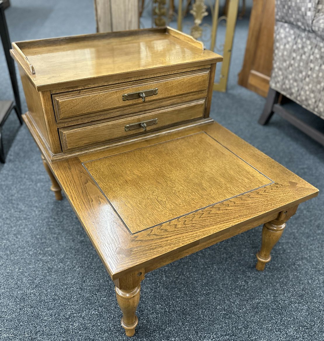 Consignment Table End Table – Consignment Gallery