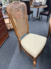 Load image into Gallery viewer, Thomasville Table and Chairs
