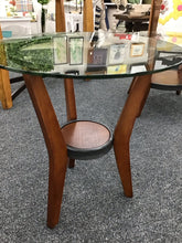 Load image into Gallery viewer, End Table
