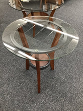Load image into Gallery viewer, End Table
