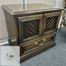 Load image into Gallery viewer, End Table
