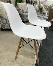 Load image into Gallery viewer, Chair
