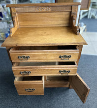 Load image into Gallery viewer, Commode
