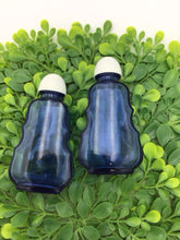 Load image into Gallery viewer, Vintage Blue Violin Salt and Pepper Shakers
