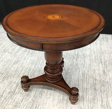 Load image into Gallery viewer, Table
