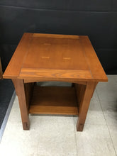 Load image into Gallery viewer, End Table

