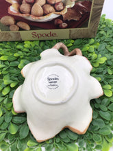 Load image into Gallery viewer, Harvest Collection Leaf Tidbit Dish
