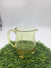 Load image into Gallery viewer, Heisey Sahara Empress 3 Pint Footed Jug
