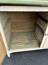 Load image into Gallery viewer, Cabinet
