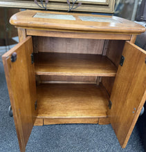 Load image into Gallery viewer, End Table
