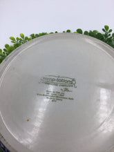 Load image into Gallery viewer, 3 Pc Temptaions Old World Blue 8" Round Dish w/Lid &amp; Wire Rack
