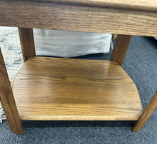 Load image into Gallery viewer, Oak End Table
