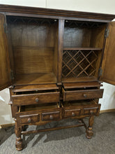 Load image into Gallery viewer, Cabinet

