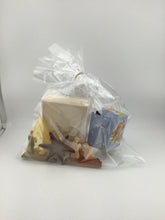 Load image into Gallery viewer, 5 Sets Vtg Nativity Mini Scenes
