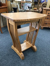 Load image into Gallery viewer, Oak End Table
