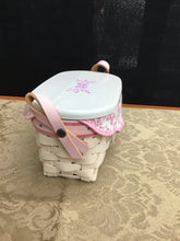 Load image into Gallery viewer, Longaberger Basket
