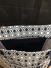Load image into Gallery viewer, Thirty One Purse

