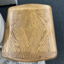 Load image into Gallery viewer, Oak End Table
