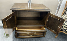 Load image into Gallery viewer, End Table
