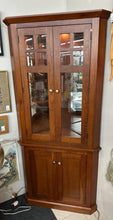 Load image into Gallery viewer, Cabinet
