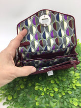 Load image into Gallery viewer, Vera Bradley Purse
