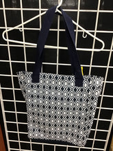 Load image into Gallery viewer, Thirty One Purse
