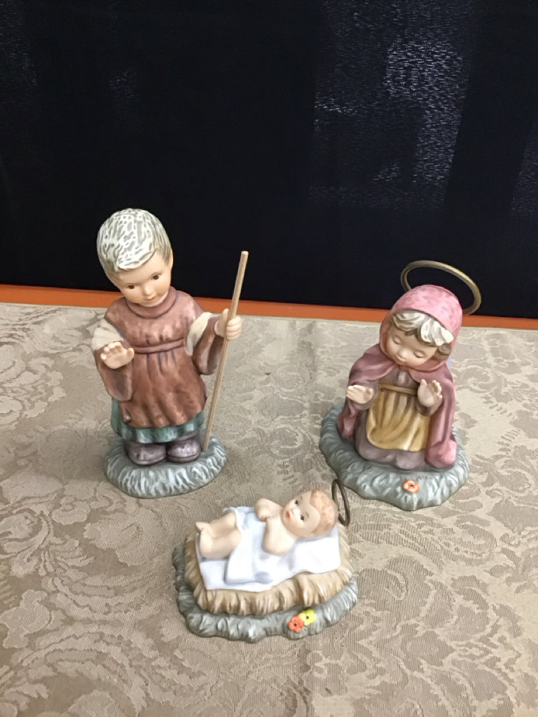 Hummel Holiday Decor