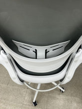 Load image into Gallery viewer, desk chair

