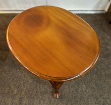 Load image into Gallery viewer, End Table
