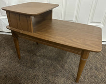 Load image into Gallery viewer, End Table
